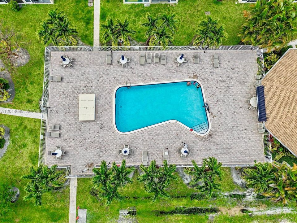 Active With Contract: $180,000 (1 beds, 1 baths, 730 Square Feet)