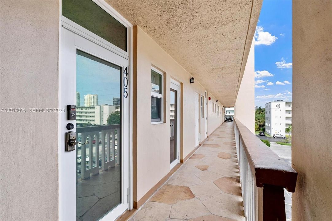 Active With Contract: $180,000 (1 beds, 1 baths, 730 Square Feet)