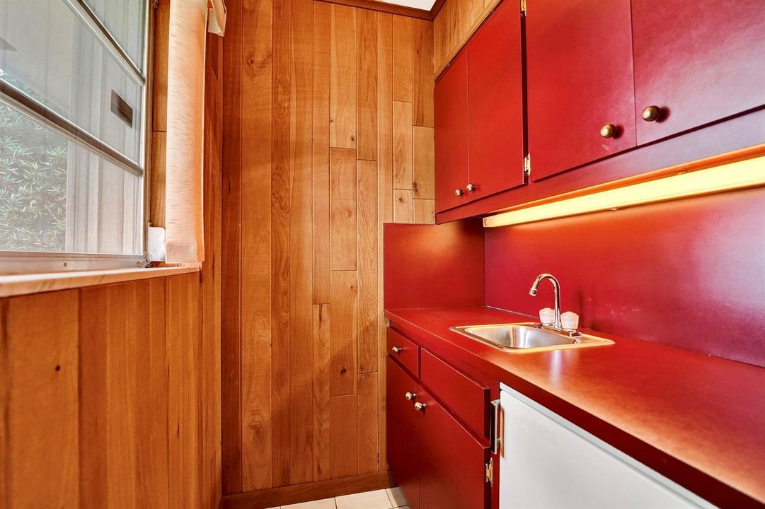 Bedroom 4. Wet bar