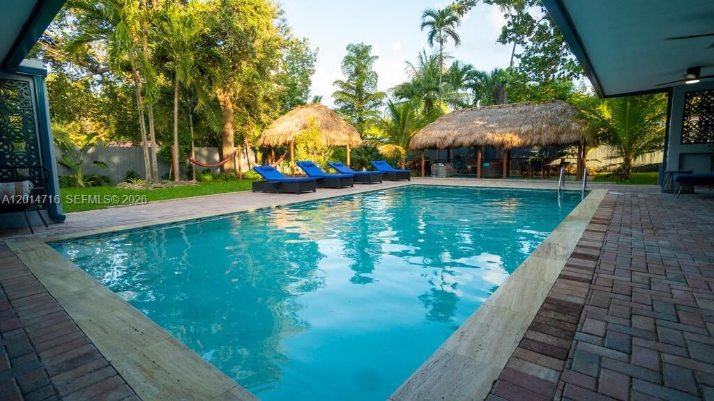 Activo con contrato: $975,000 (3 camas, 3 baños, 1623 Pies cuadrados)