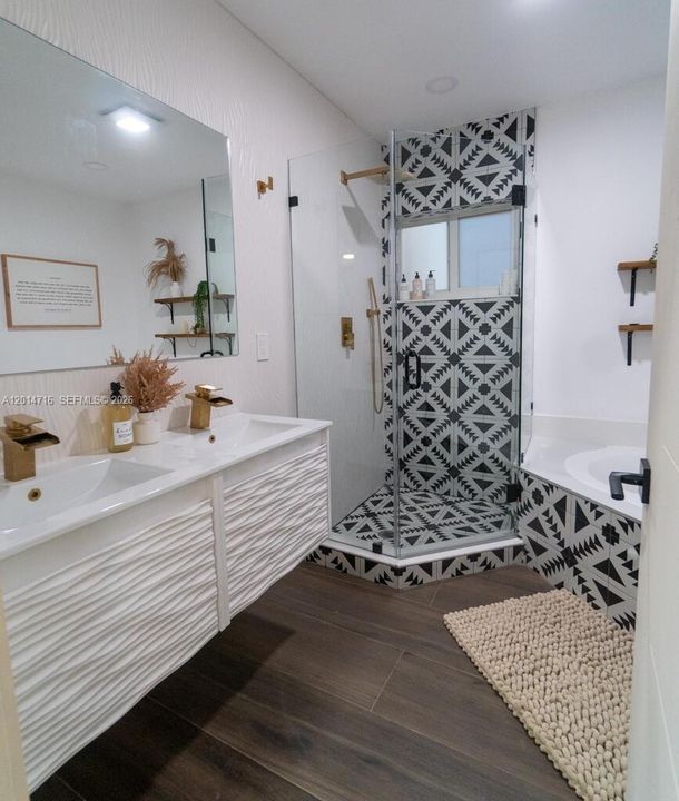 Activo con contrato: $975,000 (3 camas, 3 baños, 1623 Pies cuadrados)