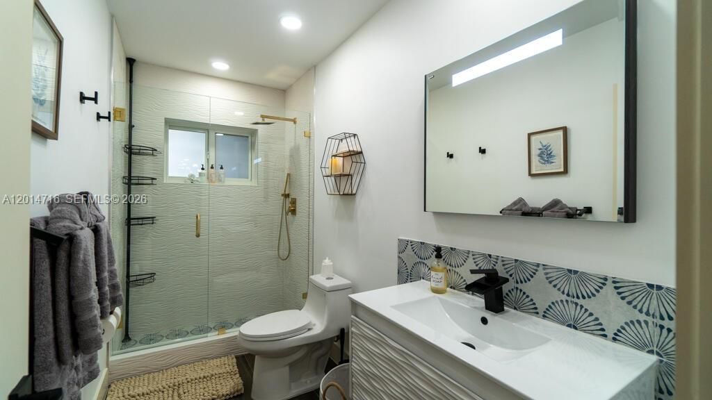 Activo con contrato: $975,000 (3 camas, 3 baños, 1623 Pies cuadrados)