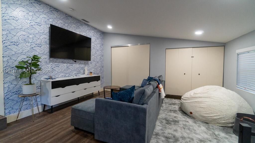 Activo con contrato: $975,000 (3 camas, 3 baños, 1623 Pies cuadrados)