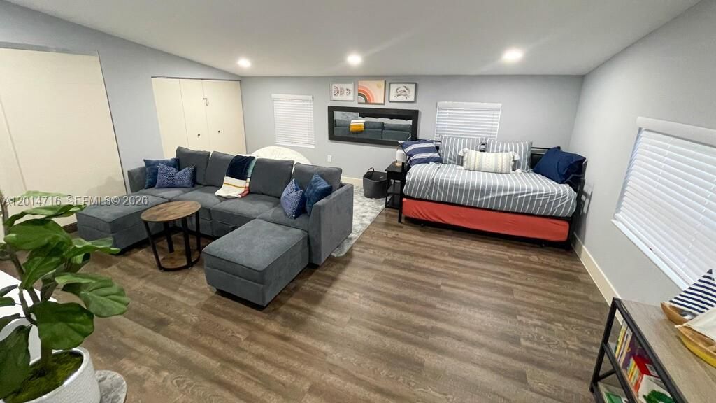 Activo con contrato: $975,000 (3 camas, 3 baños, 1623 Pies cuadrados)