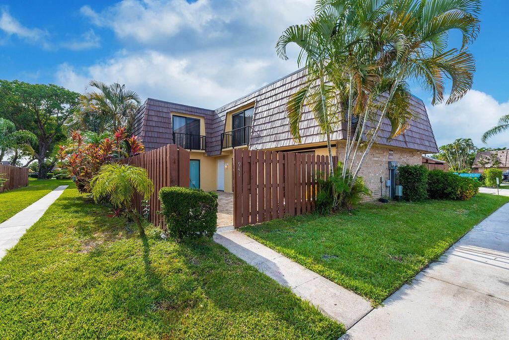 941SpringdaleCirPalmSprings-27