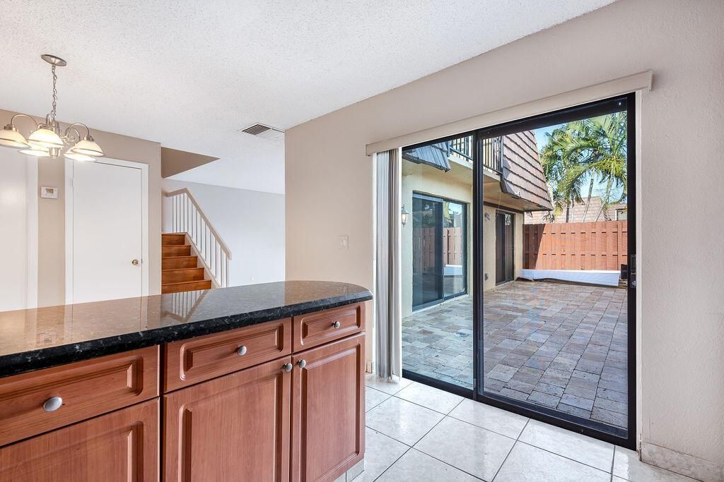 941SpringdaleCirPalmSprings-11