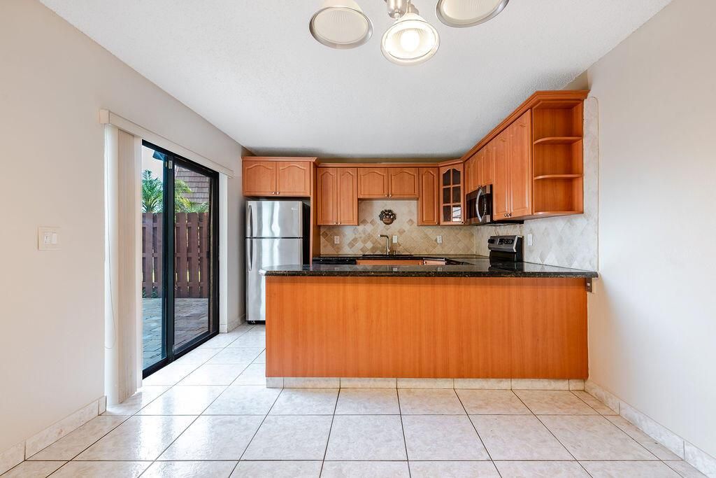 941SpringdaleCirPalmSprings-8