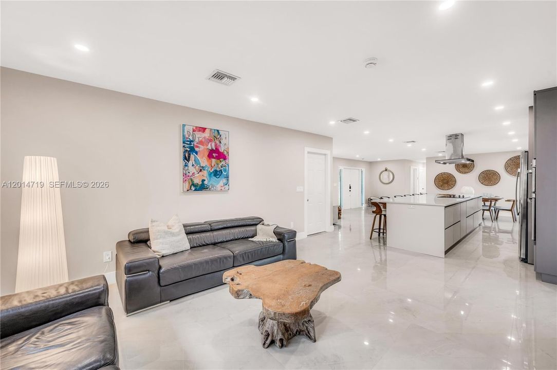 En Venta: $875,000 (3 camas, 3 baños, 1724 Pies cuadrados)