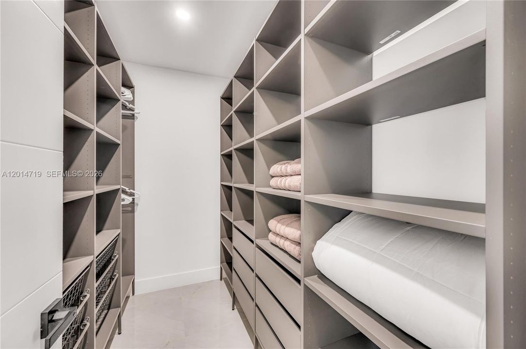 En Venta: $875,000 (3 camas, 3 baños, 1724 Pies cuadrados)