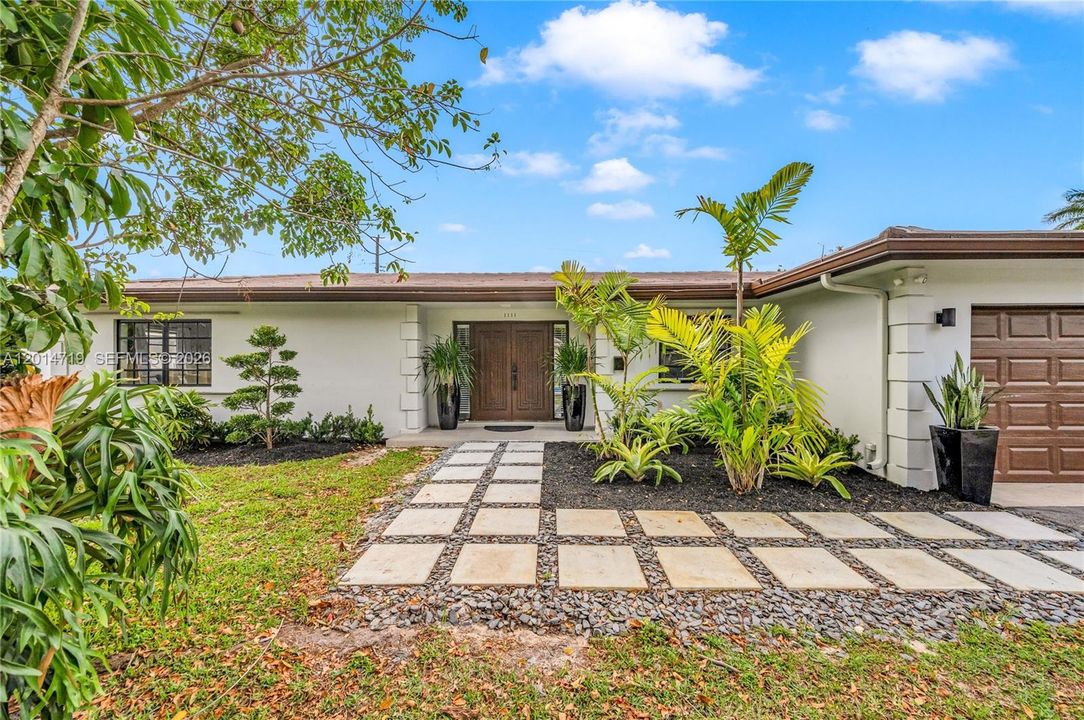 En Venta: $875,000 (3 camas, 3 baños, 1724 Pies cuadrados)