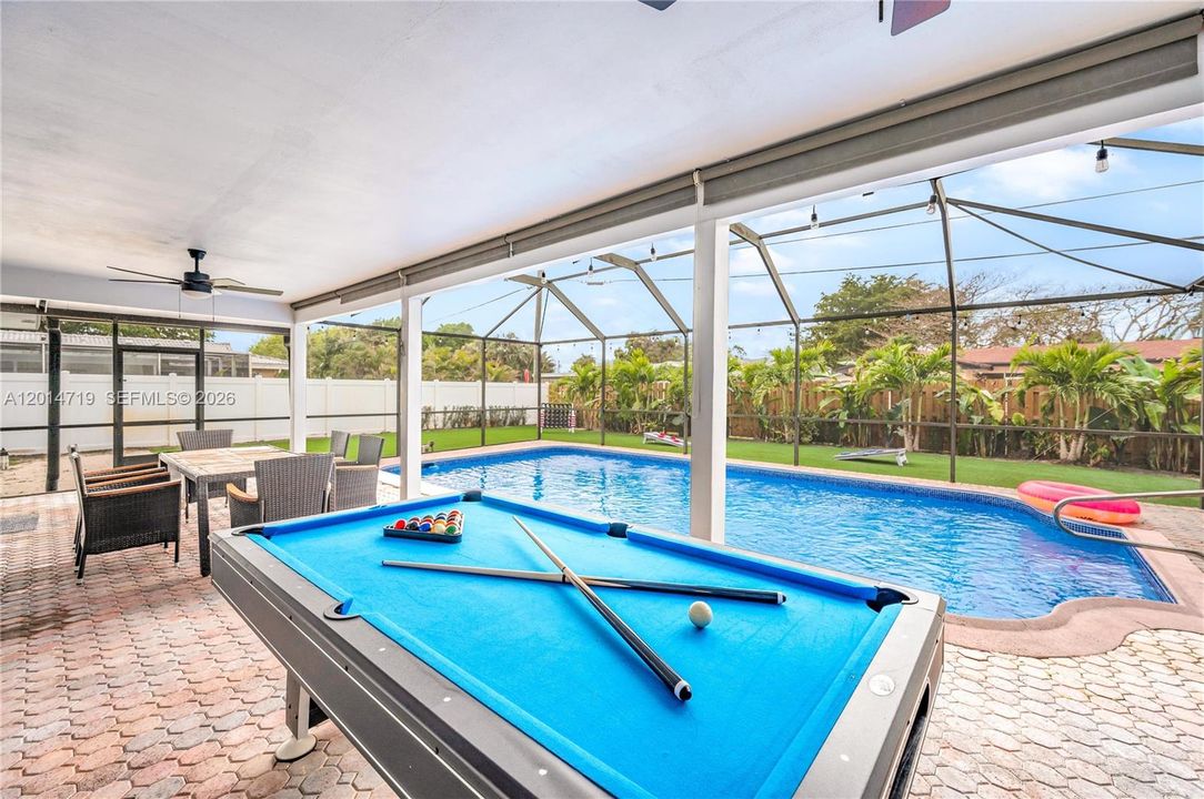 En Venta: $875,000 (3 camas, 3 baños, 1724 Pies cuadrados)