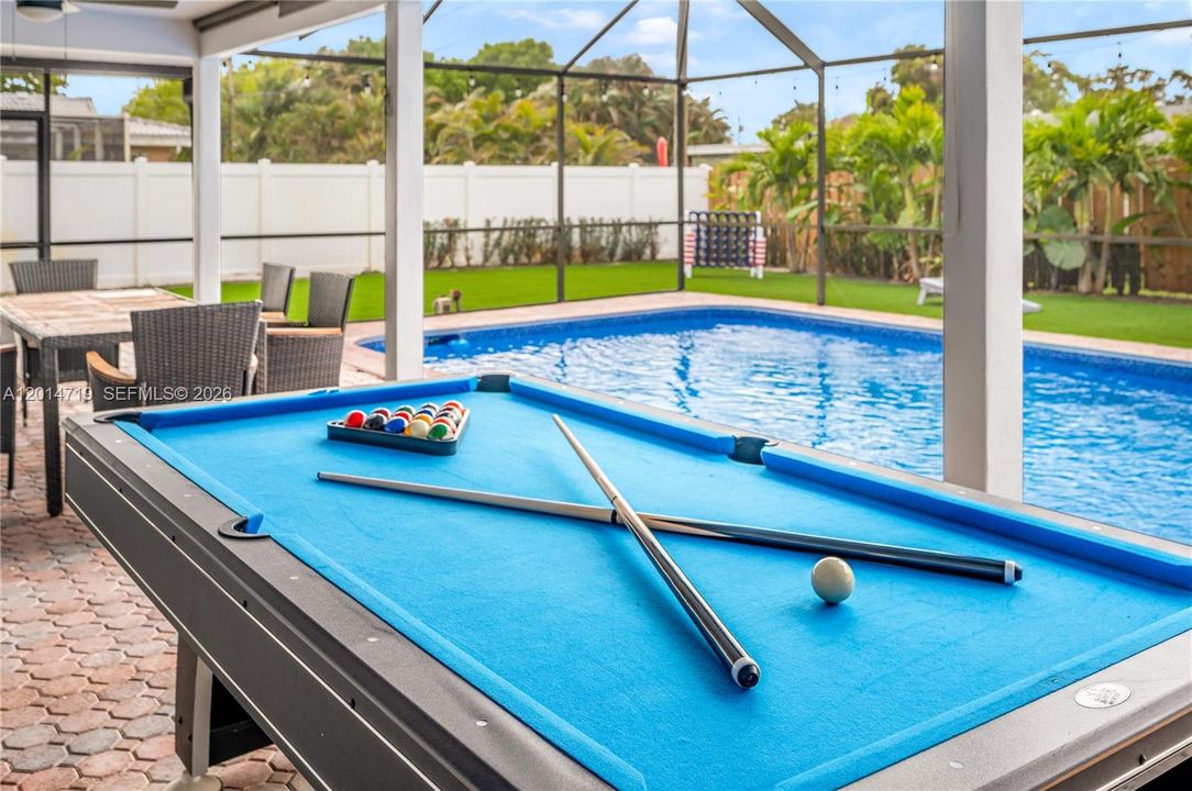 En Venta: $875,000 (3 camas, 3 baños, 1724 Pies cuadrados)