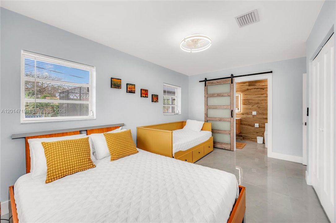 En Venta: $875,000 (3 camas, 3 baños, 1724 Pies cuadrados)