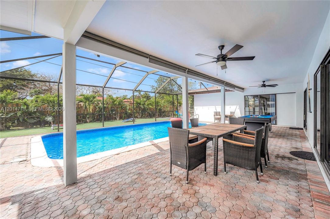 En Venta: $875,000 (3 camas, 3 baños, 1724 Pies cuadrados)