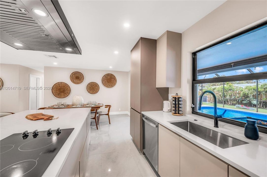 En Venta: $875,000 (3 camas, 3 baños, 1724 Pies cuadrados)