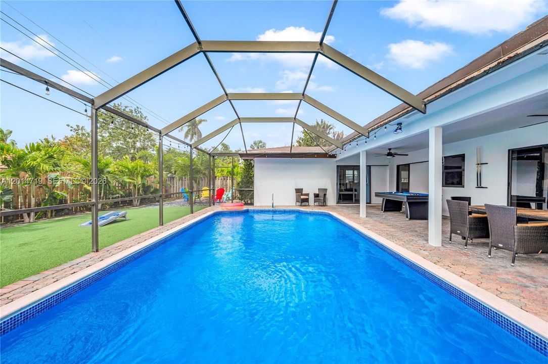 En Venta: $875,000 (3 camas, 3 baños, 1724 Pies cuadrados)