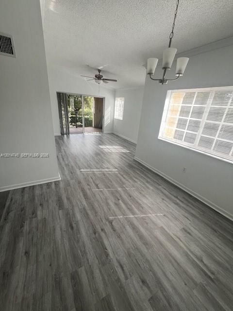 Active With Contract: $1,980 (1 beds, 1 baths, 700 Square Feet)