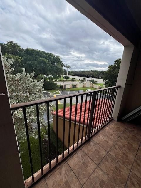 Active With Contract: $1,980 (1 beds, 1 baths, 700 Square Feet)