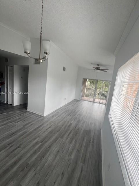 Active With Contract: $1,980 (1 beds, 1 baths, 700 Square Feet)
