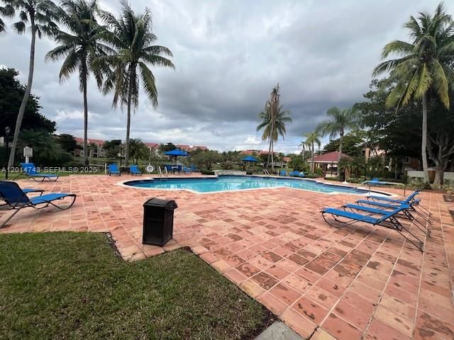 Active With Contract: $1,980 (1 beds, 1 baths, 700 Square Feet)