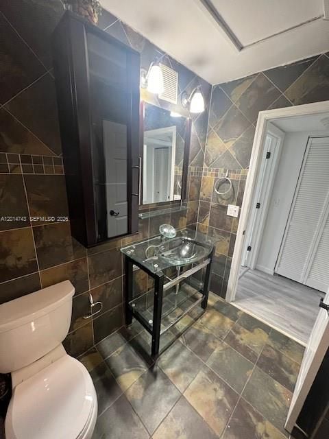 Active With Contract: $1,980 (1 beds, 1 baths, 700 Square Feet)