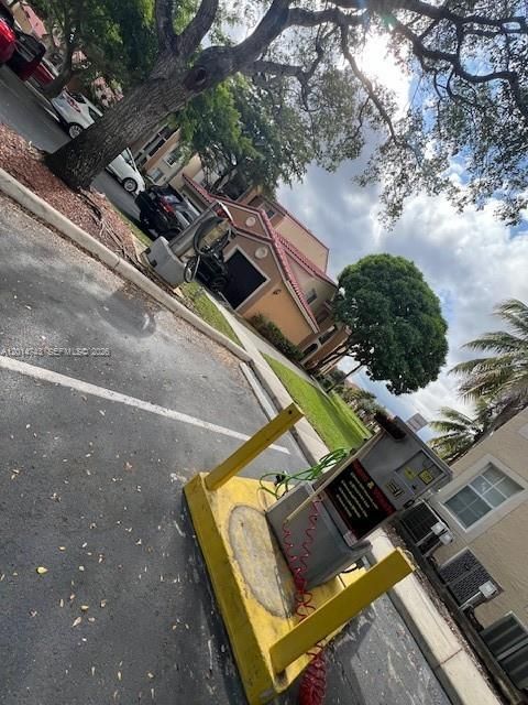 Active With Contract: $1,980 (1 beds, 1 baths, 700 Square Feet)