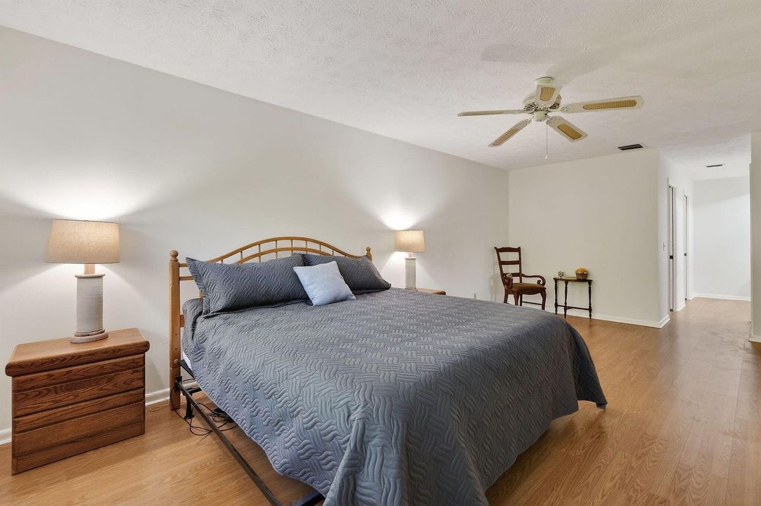 13196SEPointOWoodsCt(25)
