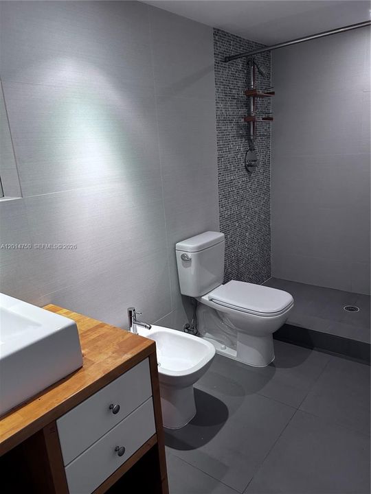 En Venta: $645,000 (3 camas, 3 baños, 2500 Pies cuadrados)