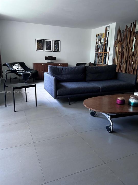 En Venta: $645,000 (3 camas, 3 baños, 2500 Pies cuadrados)