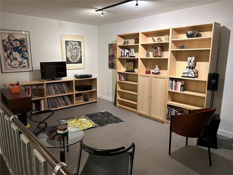 Ground  floor, full bath