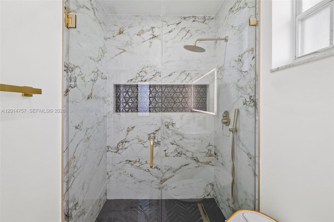 На продажу: $1,199,000 (4 спален, 2 ванн, 1919 Квадратных фут)