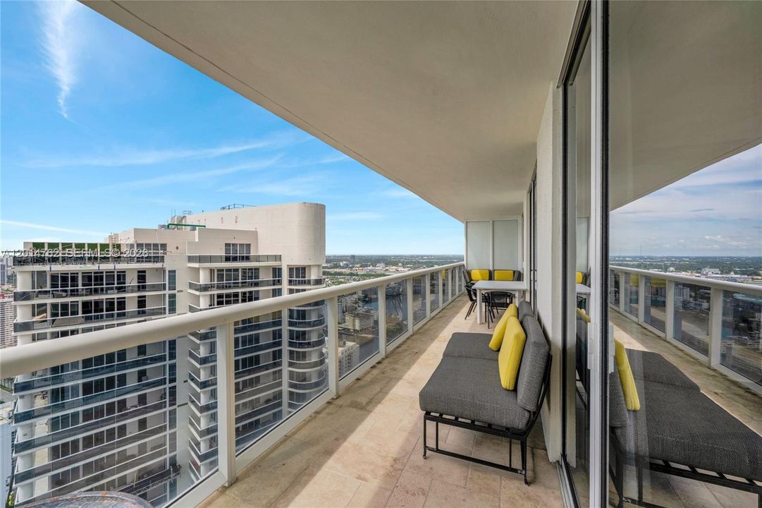For Sale: $1,399,000 (3 beds, 3 baths, 1675 Square Feet)