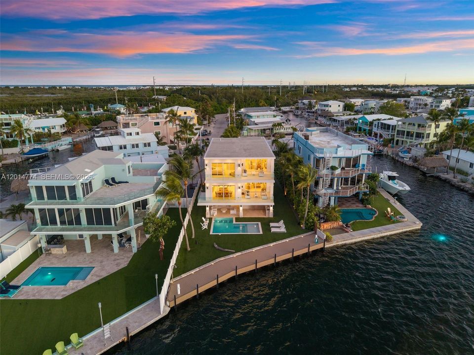 На продажу: $5,499,000 (5 спален, 5 ванн, 3458 Квадратных фут)
