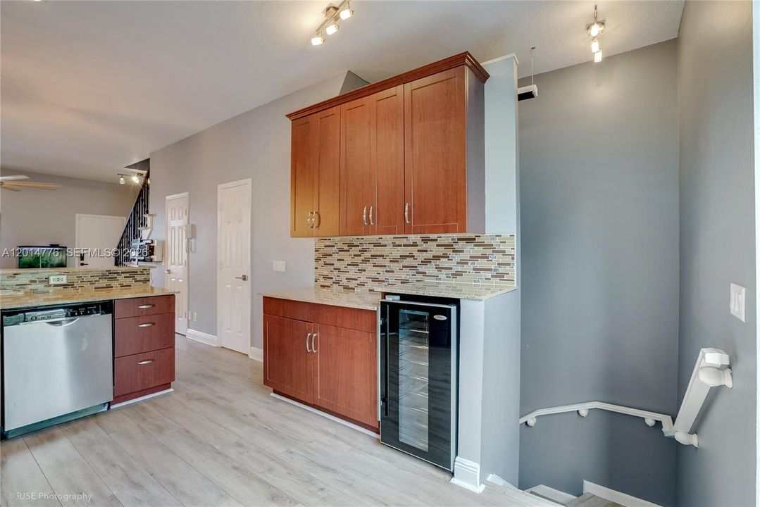 For Sale: $415,000 (3 beds, 3 baths, 1728 Square Feet)