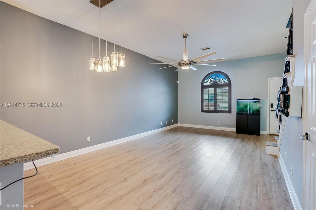 For Sale: $415,000 (3 beds, 3 baths, 1728 Square Feet)