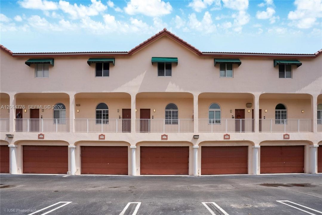 For Sale: $415,000 (3 beds, 3 baths, 1728 Square Feet)