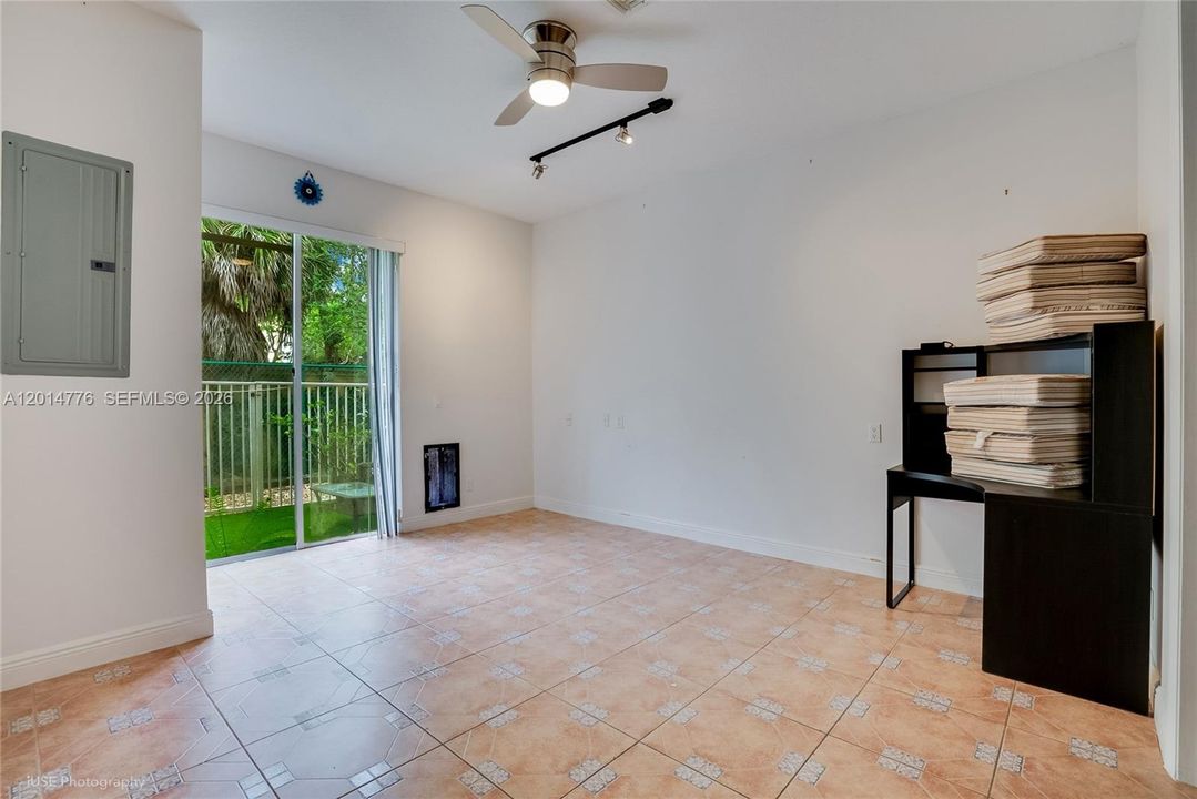 For Sale: $415,000 (3 beds, 3 baths, 1728 Square Feet)