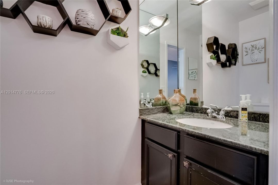 For Sale: $415,000 (3 beds, 3 baths, 1728 Square Feet)
