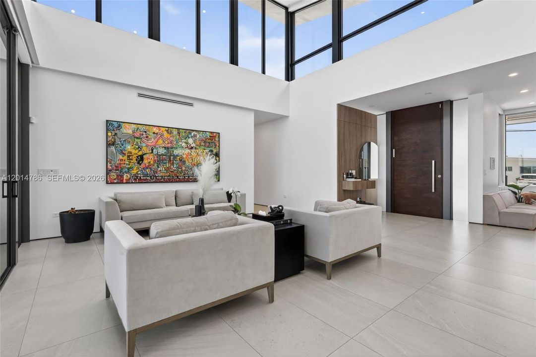 For Rent: $28,000 (6 beds, 5 baths, 3603 Square Feet)