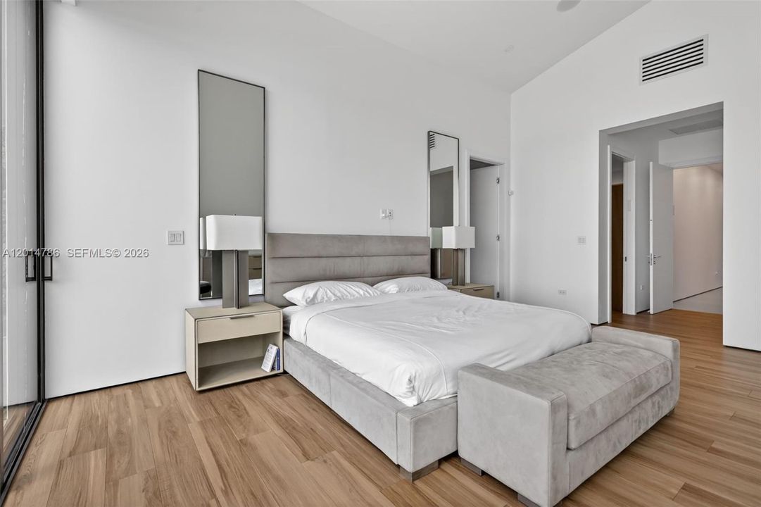 For Rent: $28,000 (6 beds, 5 baths, 3603 Square Feet)