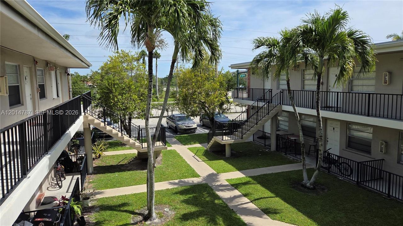Active With Contract: $1,650 (2 beds, 1 baths, 754 Square Feet)