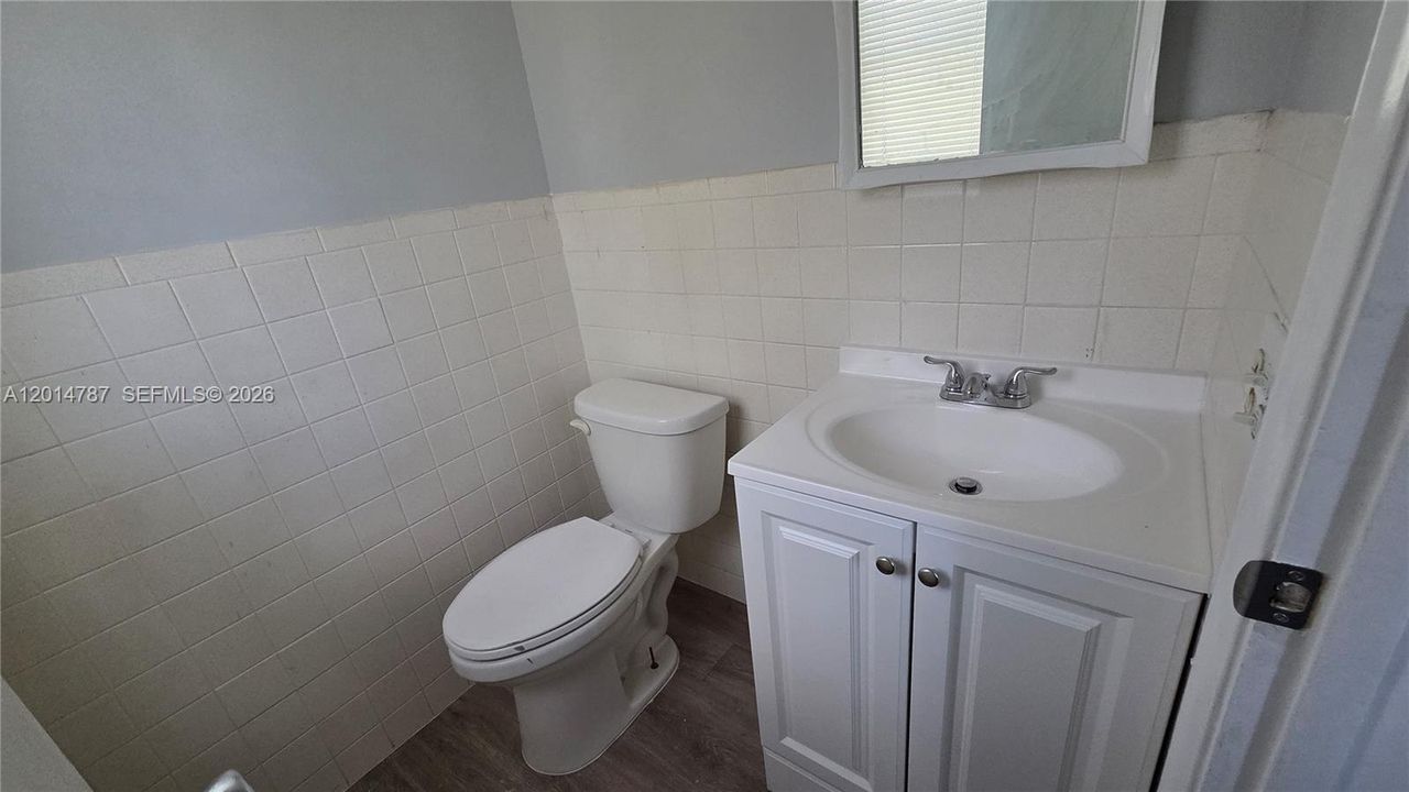 Active With Contract: $1,650 (2 beds, 1 baths, 754 Square Feet)