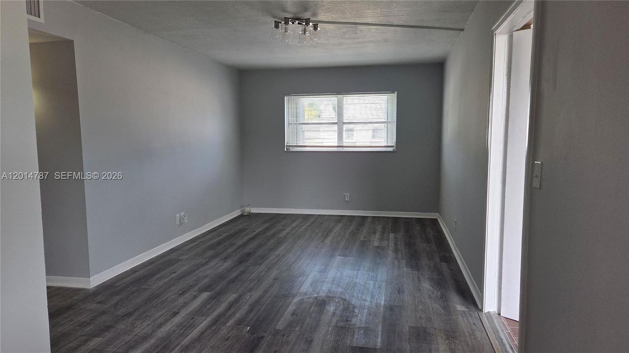 Active With Contract: $1,650 (2 beds, 1 baths, 754 Square Feet)