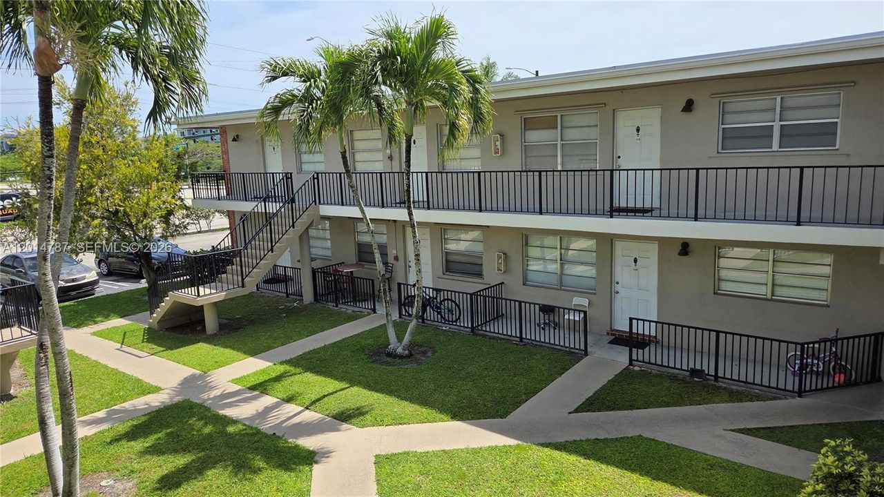 Active With Contract: $1,650 (2 beds, 1 baths, 754 Square Feet)