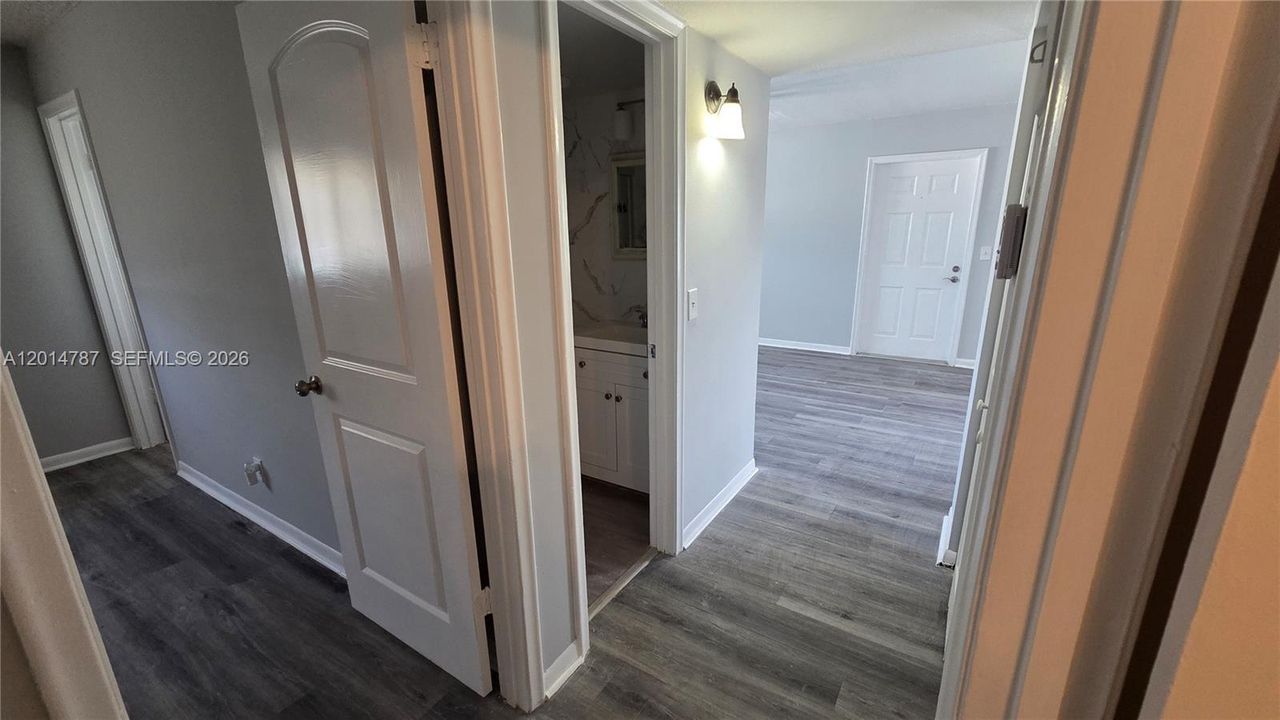 Active With Contract: $1,650 (2 beds, 1 baths, 754 Square Feet)