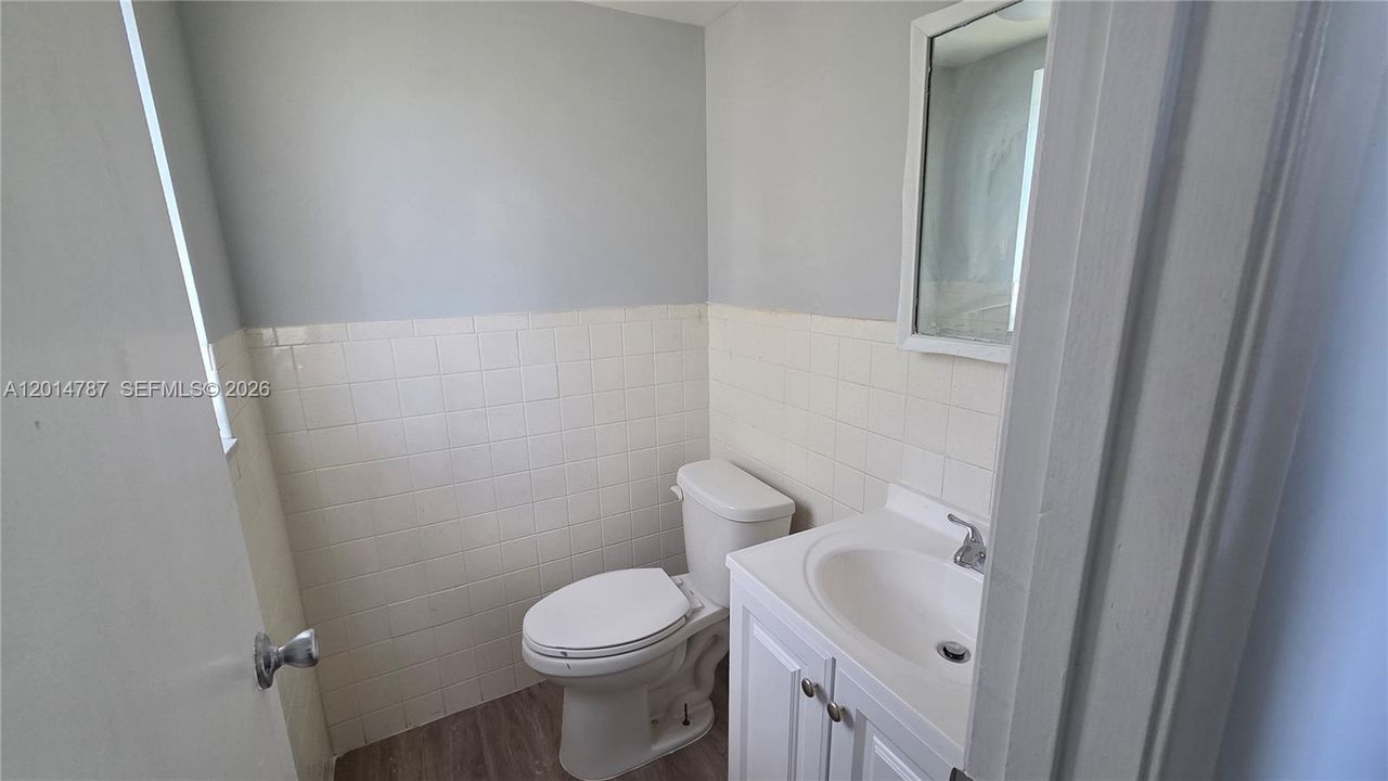 Active With Contract: $1,650 (2 beds, 1 baths, 754 Square Feet)