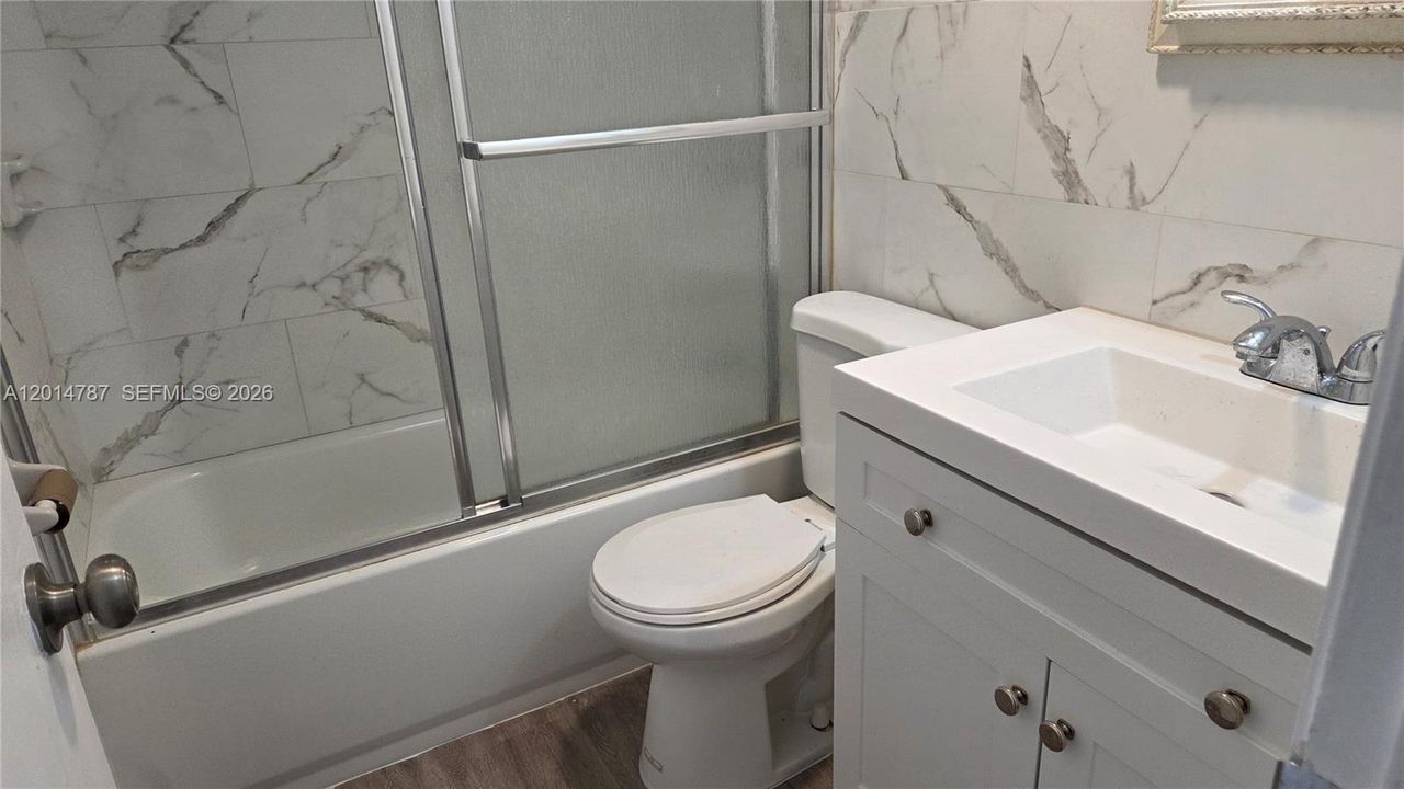 Active With Contract: $1,650 (2 beds, 1 baths, 754 Square Feet)