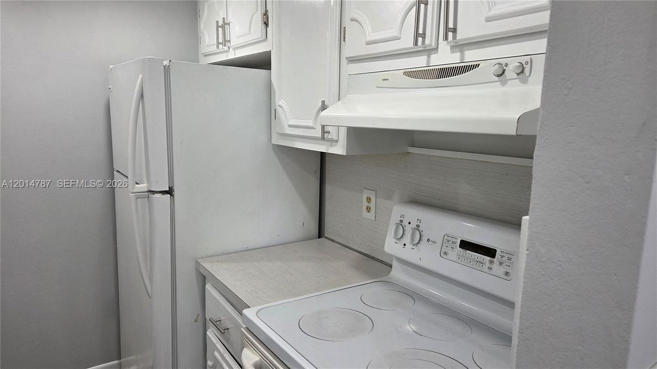 Active With Contract: $1,650 (2 beds, 1 baths, 754 Square Feet)