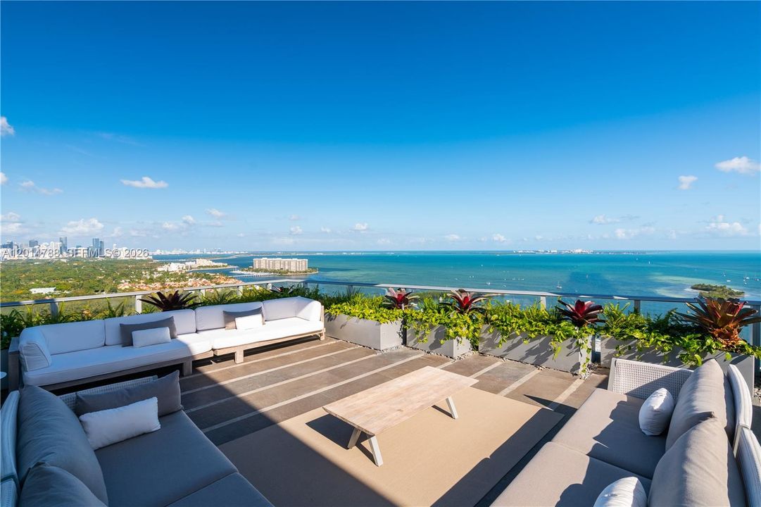 For Sale: $20,900,000 (5 beds, 5 baths, 7061 Square Feet)