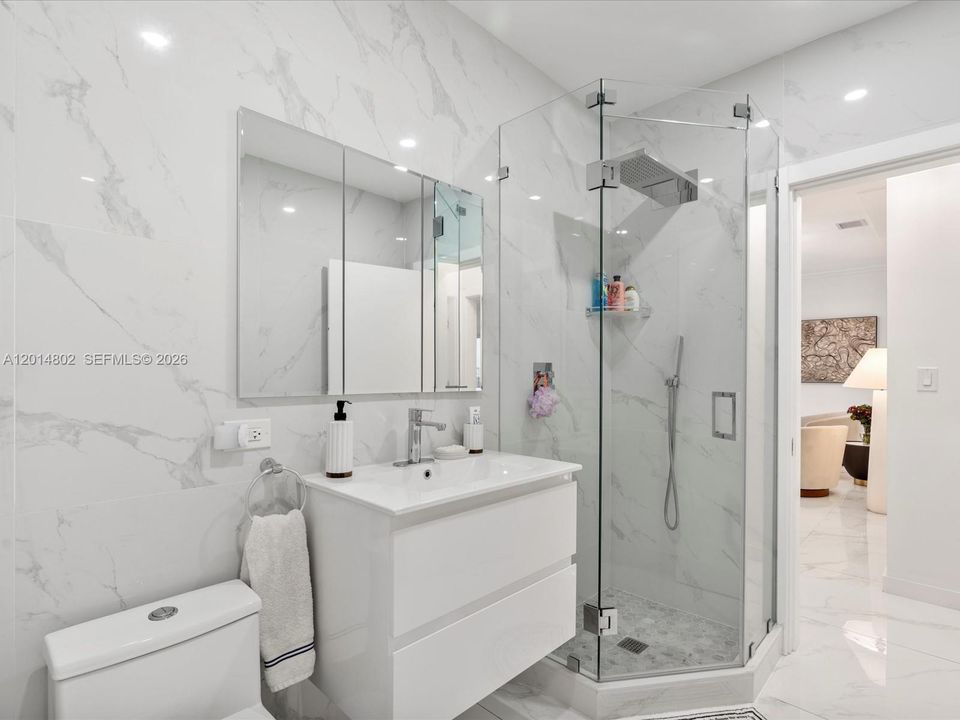 For Rent: $12,500 (5 beds, 4 baths, 3116 Square Feet)
